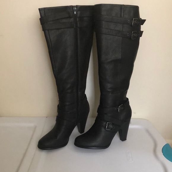 Women’s black boots - Picture 1 of 4